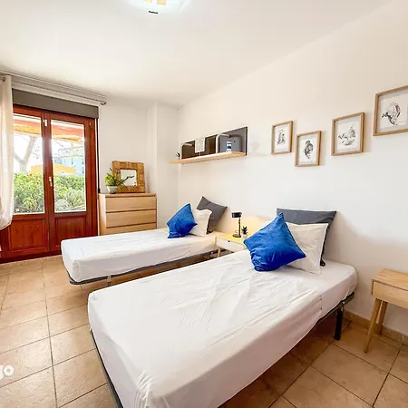 Kon01 Poolside Access Ground Floor 3 Bedrooms *